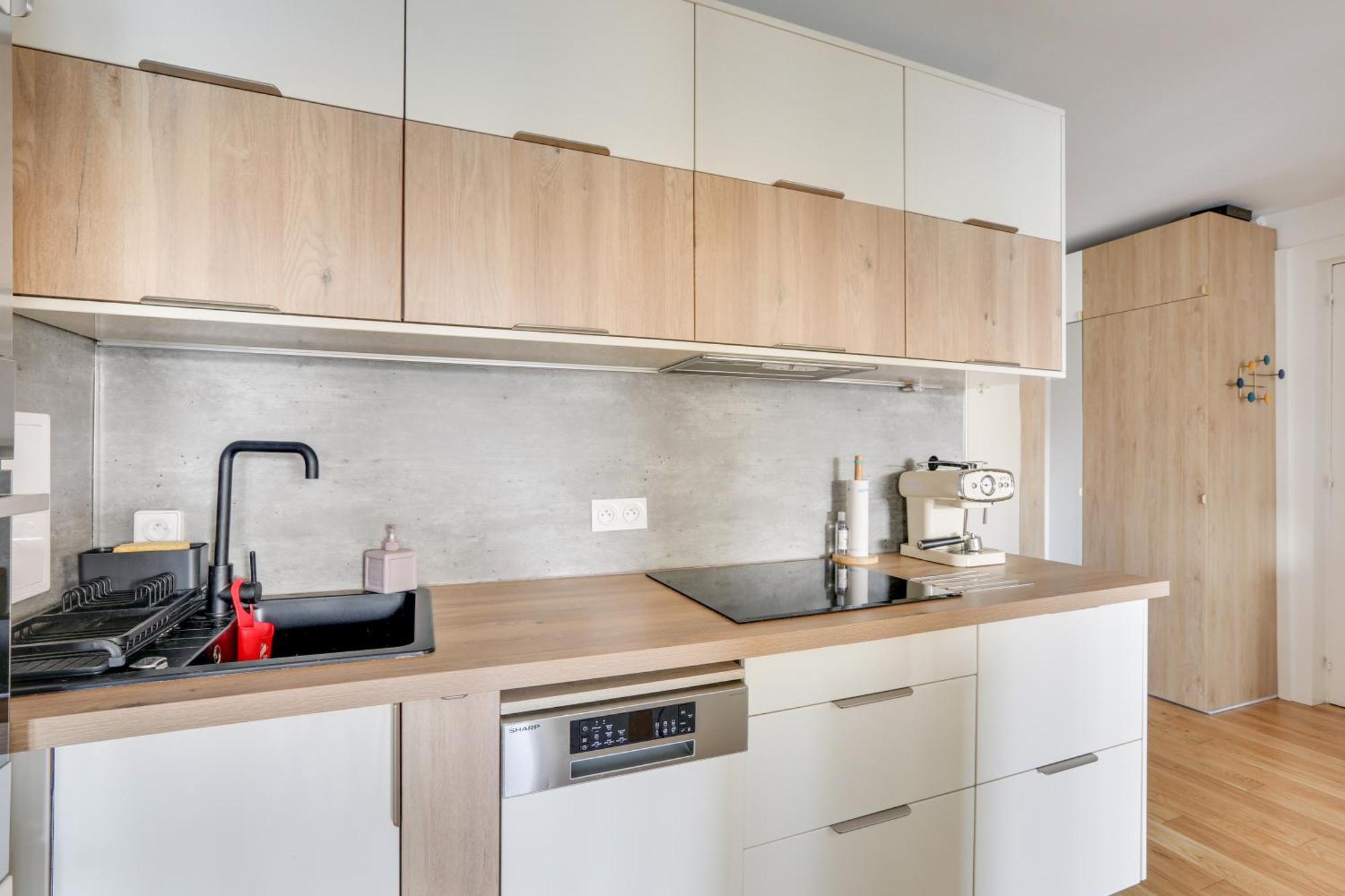 Paris Luxury Apartment 75M2 With Eiffel Tower View, Metro 1 Min, Parking Apartment