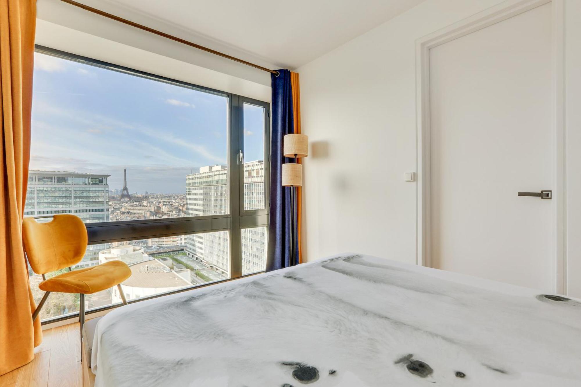 Paris Luxury Apartment 75M2 With Eiffel Tower View, Metro 1 Min, Parking *