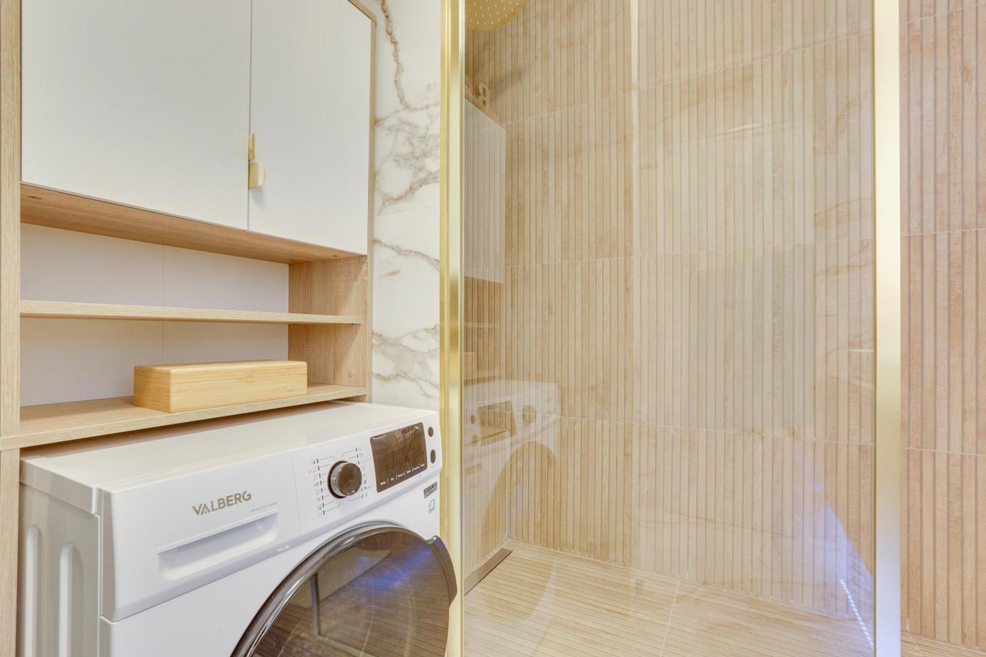Paris Luxury Apartment 75M2 With Eiffel Tower View, Metro 1 Min, Parking Paris