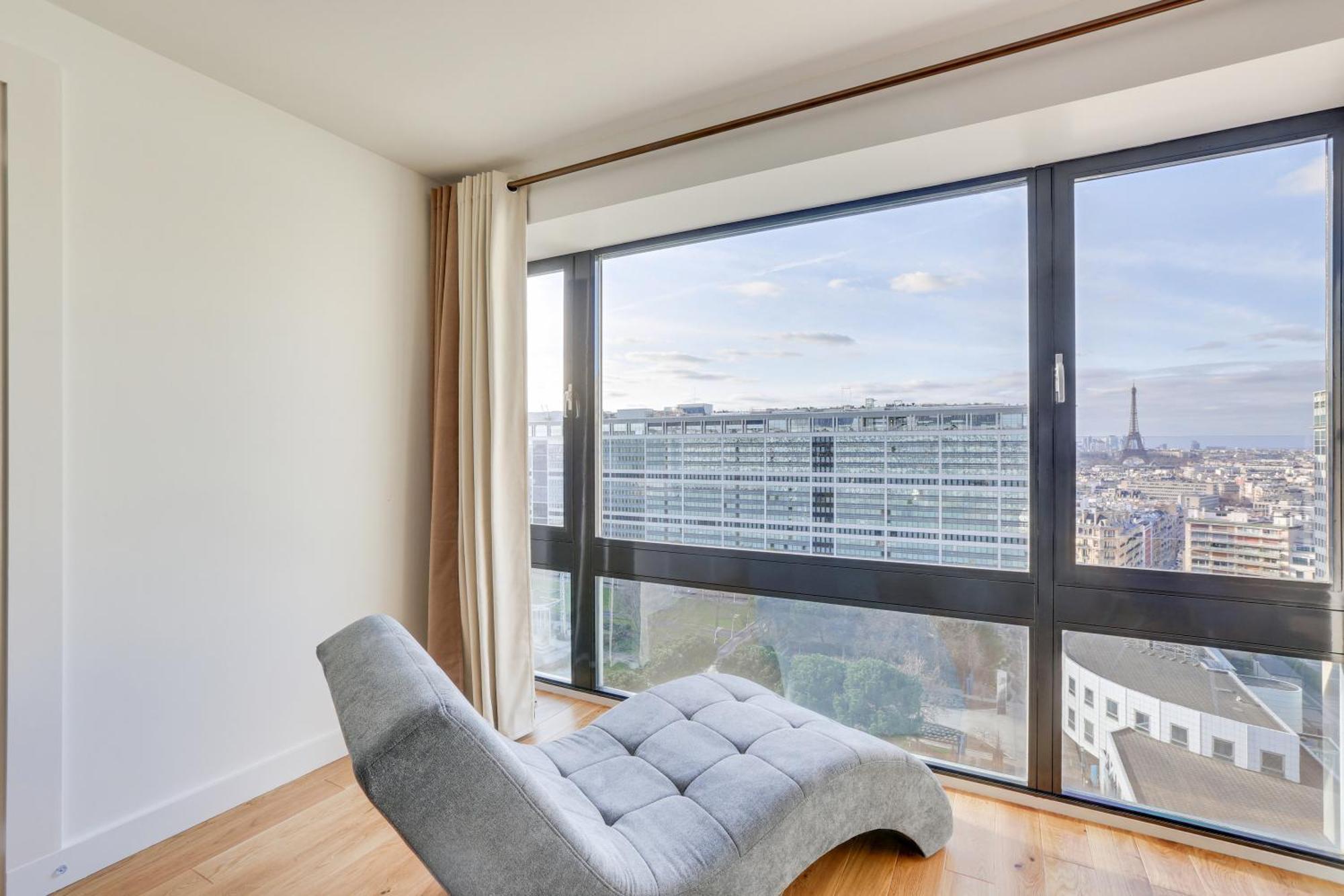 Paris Luxury Apartment 75M2 With Eiffel Tower View, Metro 1 Min, Parking Apartment