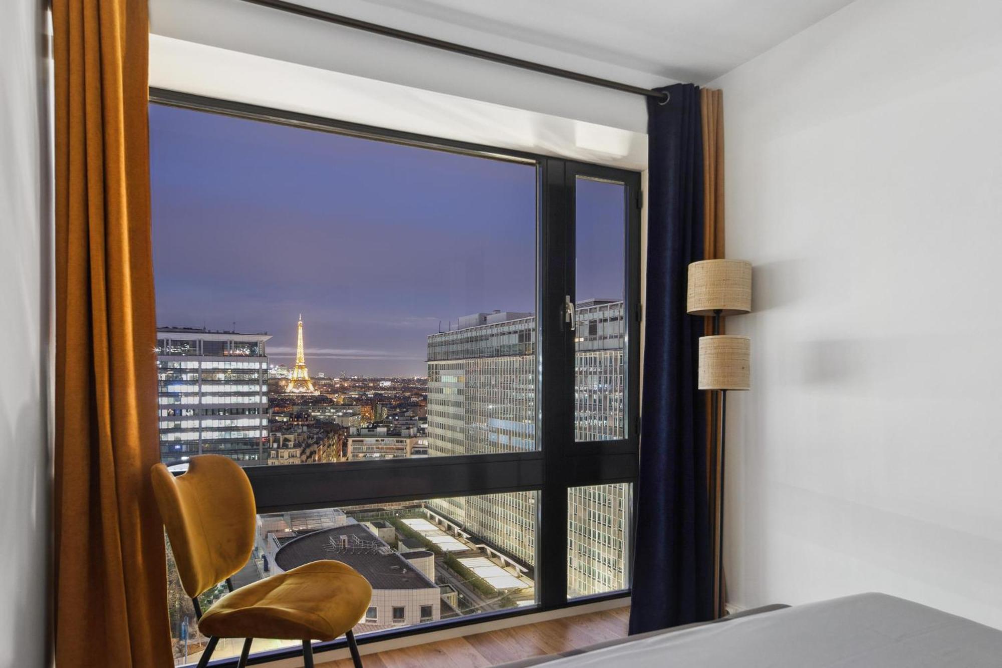 Apartment Paris Luxury Apartment 75M2 With Eiffel Tower View, Metro 1 Min, Parking Paris