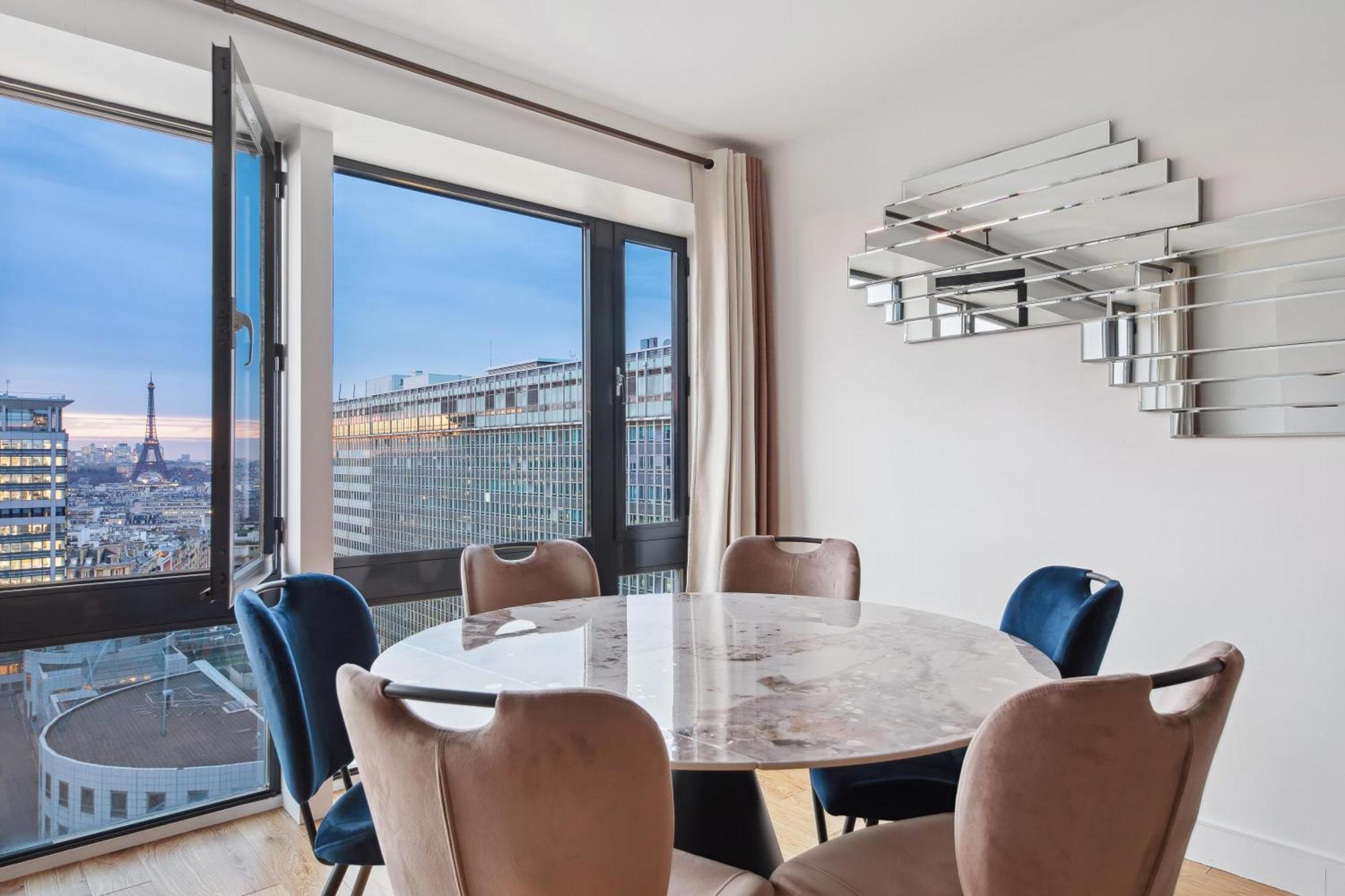 Apartment Paris Luxury Apartment 75M2 With Eiffel Tower View, Metro 1 Min, Parking *