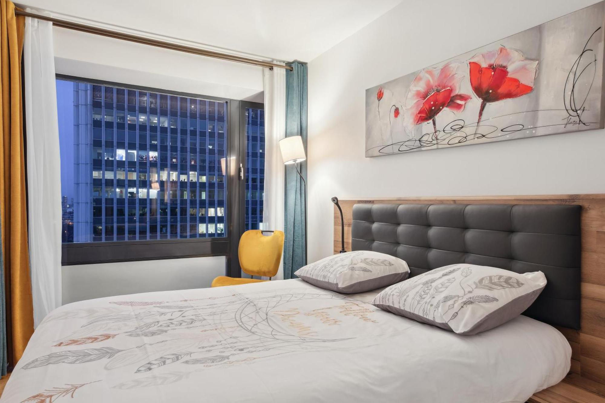 Paris Luxury Apartment 75M2 With Eiffel Tower View, Metro 1 Min, Parking * Paris